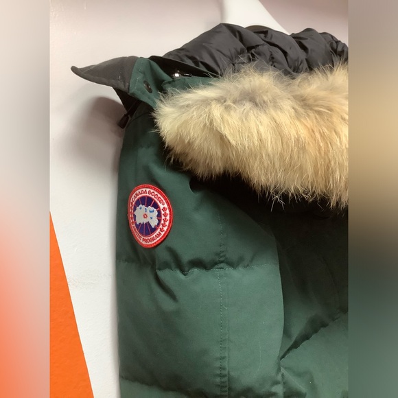 Canada Goose Coat Removable Coyote Fur - Picture 12 of 16